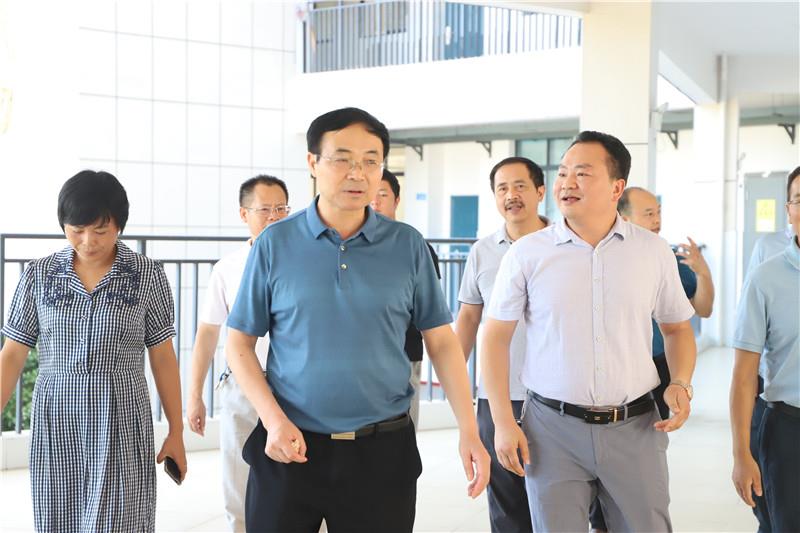 縣委副書記、縣長陸志前一行蒞臨我校調(diào)研指導(dǎo)工作
